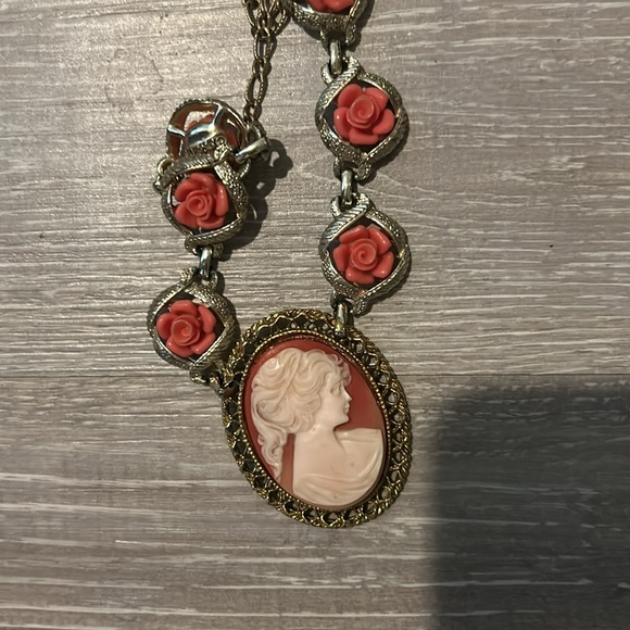 Cameo Faux FUN girlie necklace.  Fun necklace - Picture 4 of 5